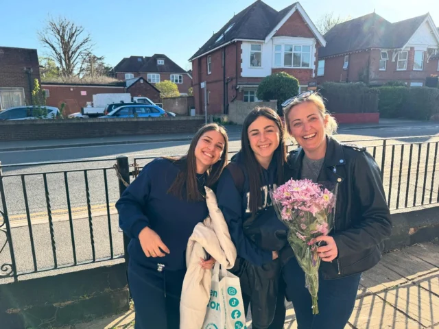 Flowers on arrival!!! That’s the way to make a super impression! Laura one of our amazing families received a lovely bunch of flowers from 2 superstars from Spain who have just arrived! 💐💐#hostfamilylove